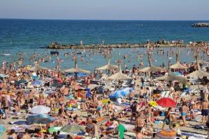 Patronatele din turism cer prelungirea vacanţei de vară şi pentru anul viitor