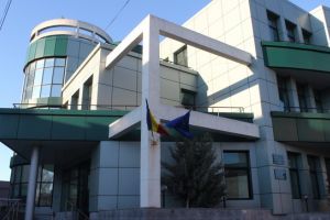 Un tanar din Germania, acuzat de trafic de droguri, prezentat judecatorilor din Constanta