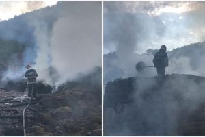 FOTO Pompierii s-au luptat ore în şir cu flăcările la Sibiel – Au ars trei case şi trei anexe
