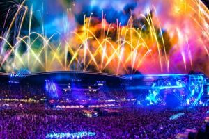 FOTO. Prima zi a ediţiei aniversare UNTOLD a adus peste 90.000 de participanţi