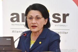 Dacă tăcea, ministru rămânea! Ecaterina Andronescu demisă de la Educaţie, după ce a spus că ea a învăţat acasă să nu urce cu un străin în maşină