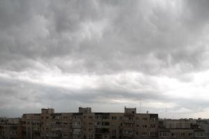 Final de săptămână sub Cod galben. Meteorologii anunţă furtuni şi vijelii