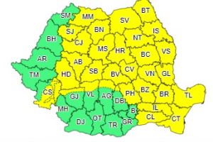 ANM: Cod galben in Dobrogea. Ploi torentiale, vijelii, grindina si descarcari electrice 