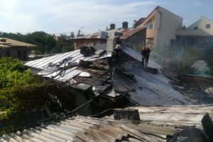 Incendiu de proportii, izbucnit la o casa din Craiova