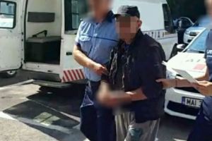 Bărbat din Ştefăneşti, ameninţa că dă foc la casă şi îi taie cu cuţitul!