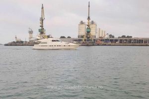 250.000 de pachete tigari de contrabanda, gasite la bordul unui yacht (galerie foto)