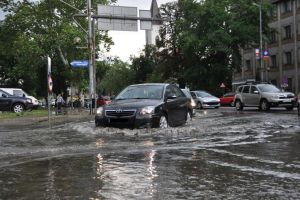 Intervenţie la sistemul de canalizare pe Bd. Republicii. Circulaţie auto restricţionată