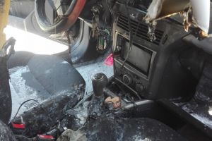 FOTO Incendiu în Vama Stânca! O maşină a luat foc pe artera de ieşire din ţară
