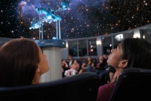 Călătorie printre stele cu ajutorul Planetariului Mobil
