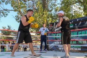 Mamaia: S-a dat startul campaniei Se cauta un greu“. Luptatorul Albert Potoceanu, bursa de la One Star Security (galerie foto) 