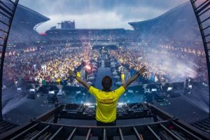 Show-ul Armin UNTOLD, deschis alături de Orchestra Operei din Cluj-Napoca, cu Imnul naţional al României
