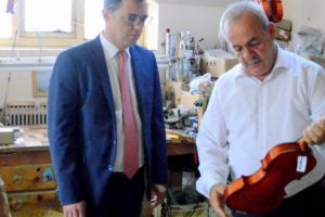 Vioara şi dansul sportiv, apreciate de ministrul Ştefan-Radu Oprea