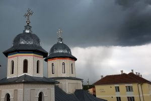 Cod galben de ploi şi vânt în Bihor. Sunt vizate oraşele Beiuş, Ştei, Vaşcău şi mai multe sate