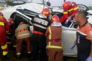 ACUM: Două persoane rănite foarte grav într-un carambol la Bălăuşeri