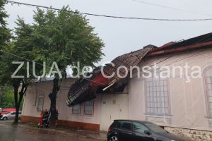 Acoperisul fostului restaurant Beirut, desprins. Intervin pompierii (galerie foto)