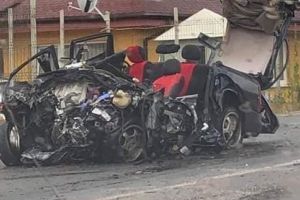 FOTO Accident mortal! Un şofer de 32 de ani a murit după impactul dintre un Tir şi un autoturism