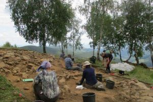 FOTO. Descoperire spectaculoasă în Apuseni, la Râmeţ: Cimitir vechi de peste 5.000 de ani, scos la iveală de către arheologi