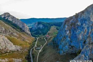 FOTO/VIDEO: Cheile Vălişoarei şi frumuseţea lor sălbatică. O rezervaţie naturală unică, într-un loc de vis