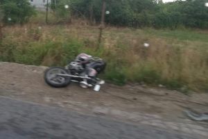 ULTIMĂ ORĂ: Motocicletă şi autoturism implicate într-un accident pe centură