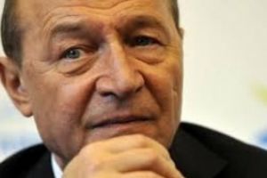 Traian Băsescu a izbucnit în lacrimi în studioul România Tv: 'Împăcaţi-vă cu realitatea şi rugaţi-vă să-i fie bine acolo sus'