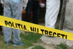 Femeie omorâtă în bătaie de concubin. Bărbatul a lovit-o cu pumnii şi picioarele până a lăsat-o fără suflare