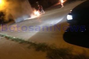 VIDEO & FOTO Șocant! Un bărbat din Botoşani şi-a dat foc în mijlocul unei străzi. Oamenii au sărit să îl ajute