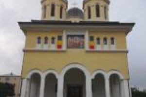 Premieră pe Clisura Dunării! Invitaţi de seamă la sfinţirea Bisericii „Adormirea Maicii Domnului”