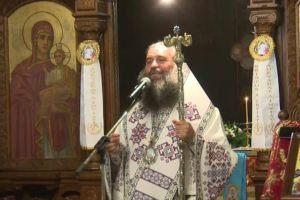 Cuvinte dure ale unui preot la slujba pentru Alexandra: ”Creşti 15 ani un copil şi vine o jigodie şi ţi-o ia”