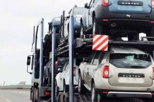 Camioane pline cu Dacii, BLOCATE în vamă!