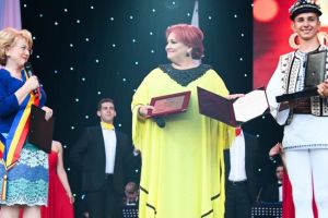 Silvia Macrea a primit titlul de cetăţean de onoare al Sibiului. S-a întâmplat în Piaţa Mare