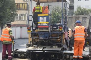 Constanta: Continua reabilitarea trotuarelor si asfaltarea strazilor in luna august