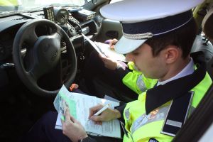 Tânăr din Bicaz Chei, depistat la volan prin Ditrău fără a poseda permis de conducere