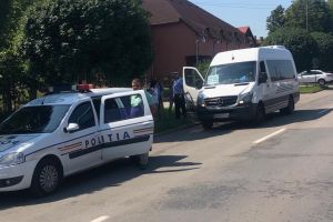 FOTO. Poliţia a pus ,,tunurile” pe piraţii rutieri. Transportatorii de persoane, controlaţi la sânge
