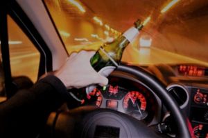 Teribilism în trafic – Conducea beat pe Alba Iulia şi a făcut accident