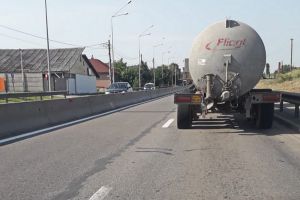 Protest la Sântandrei: Locuitorii ies în stradă împotriva poluării, dar şi a faptului că se va construi un incinerator de animale în Palota