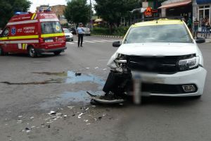 Accident în centrul Târgoviştei. O victimă, pasager într-un taxi