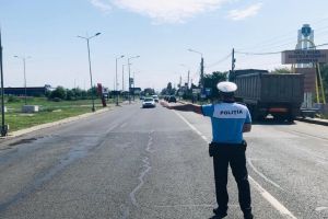 Acţiune de amploare în Satu Mare. Poliţiştii au aplicat zeci de amenzi transportatorilor de persoane