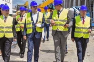 Vizită la DACIA. Ministrul Cuc a vorbit mult, dar nu a  spus NIMIC!