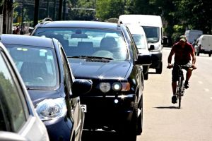Pedalare antipoluare la Timişoara: „Alegeţi bicicleta. Alegeţi sănătatea voastră şi a planetei”