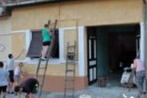 Maratonul faptelor bune! 250 de voluntari şi 34 de case renovate în Caraş-Severin
