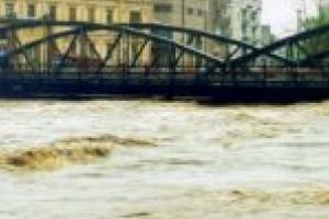 Lucrări de consolidare! Specialişti de la Apele Române refac punctele vulnerabile ale digurilor din Lugoj
