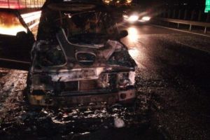 Autoturism făcut SCRUM în incendiu pe A1