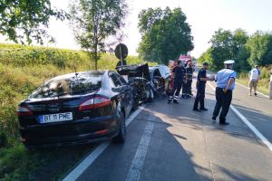 FOTO & VIDEO Accident cu cinci victime la Zăiceşti! Două maşini s-au ciocnit frontal (UPDATE)