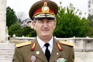 Generalul de brigadă Vasile Hermeneanu: „Aţi vrut o ţară a procurorilor lui Lazăr şi Kovesi, venali, corupţi şi aserviţi unui preşedinte penal, cu salarii şi pensii nesimţite de care nu se pot atinge nimeni! O aveţi!”