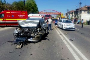Accident pe DN1, la iesire din Puchenii Mari. Trei masini implicate, 3 victime