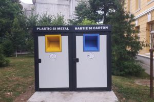 FOTO Module stradale mobile de colectare selectivă a deşeurilor reciclabile, amplasate în două locaţii de Primăria Botoşani