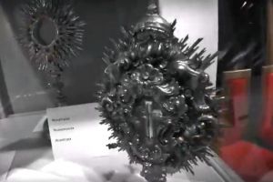 Crucifixuri, cădelniţe, partituri în manuscris şi veşminte preoţeşti în expoziţie, la Timişoara