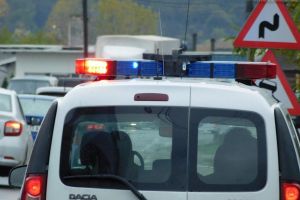 Tânăr de 20 ani din Lazarea, depistat de poliţie cu un autoturism neînmatriculat şi fără permis de conducere auto