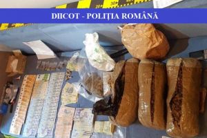DIICOT. Barbati, arestati preventiv intr-un dosar de trafic de droguri de risc 
