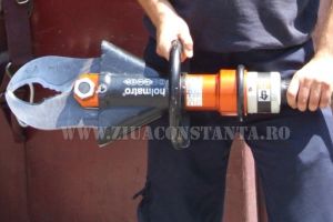 Constanta. Pacient si ambulantier, blocati in lift. Intervin salvatorii